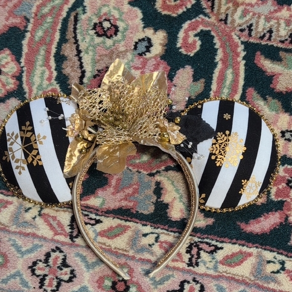 Sparkling Disney-Inspired Mickey Ears Headband Collection - Picture 5 of 9